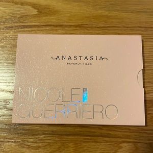 Anastasia Beverly Hills Nicole Guerriero Glow Kit